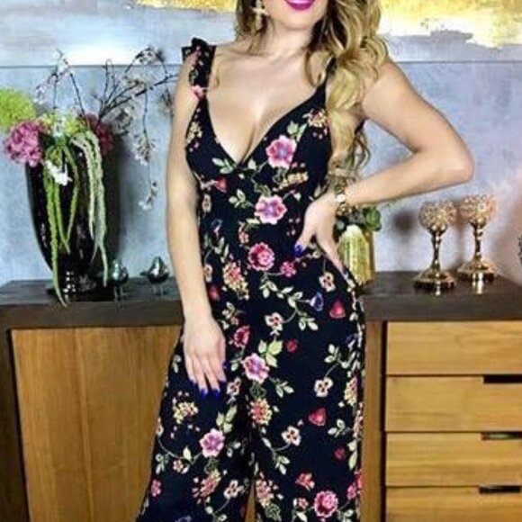 🌸🌸Buckle TIMING Pants Jumpsuits Blooming Love Black Floral Print Ruffled-M - Picture 2 of 5